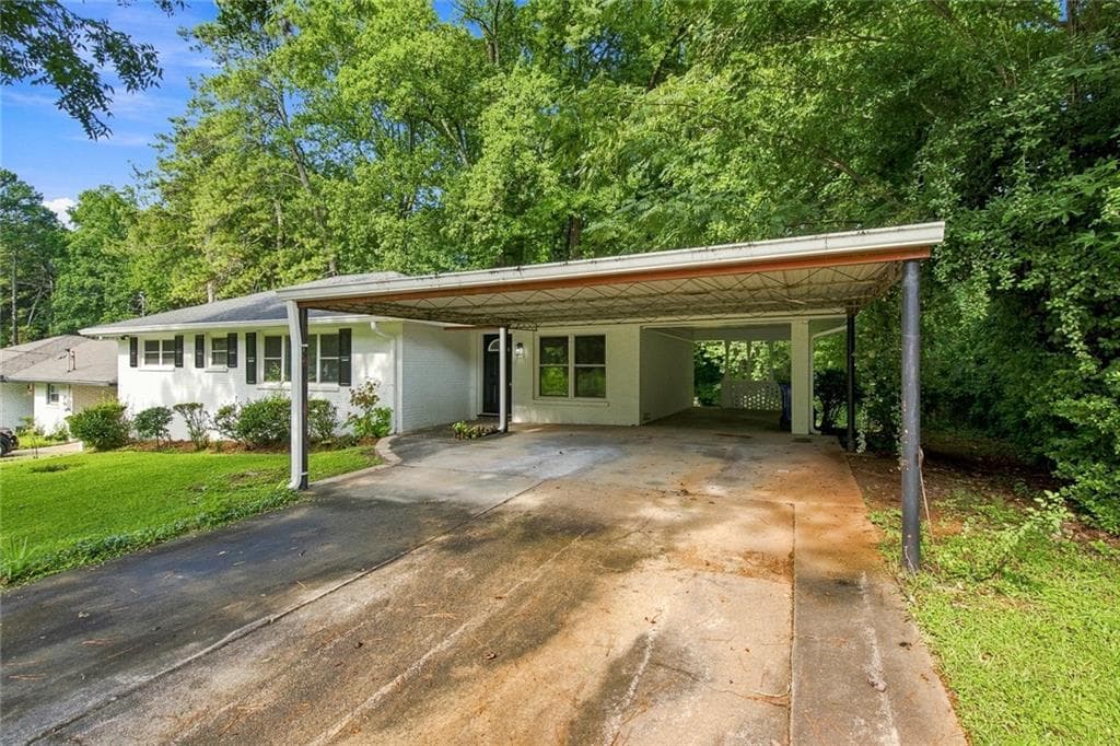 3 bedroom, 2 bathroom, 1,388 sq ft single family residence for sale at 2167 Cloverdale Drive, Atlanta, GA 30316 — photo 5