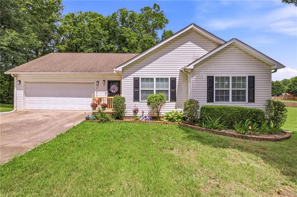 3 bedroom, 2 bathroom, 1,471 sq ft single family residence for sale at 126 Windchime Circle, Demorest, GA 30535