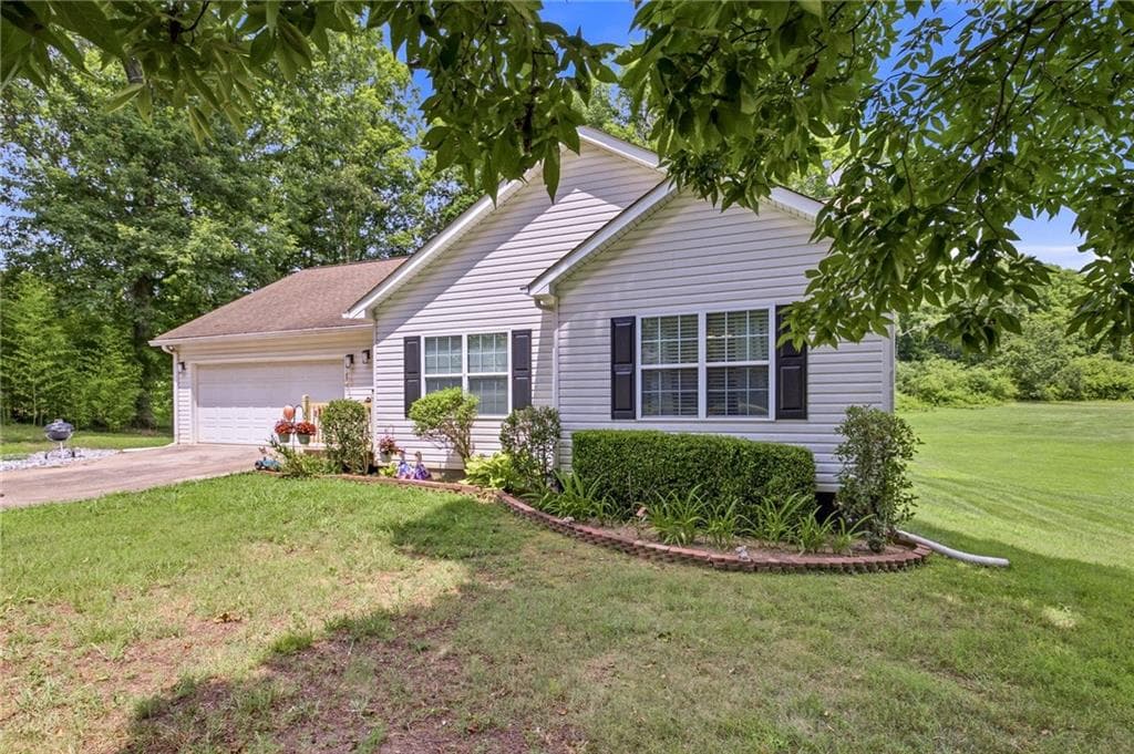 3 bedroom, 2 bathroom, 1,471 sq ft single family residence for sale at 126 Windchime Circle, Demorest, GA 30535 — photo 2