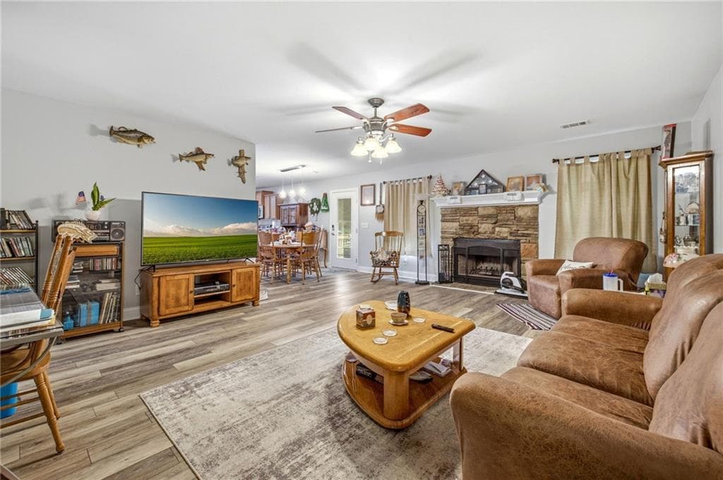 3 bedroom, 2 bathroom, 1,471 sq ft single family residence for sale at 126 Windchime Circle, Demorest, GA 30535 — photo 5