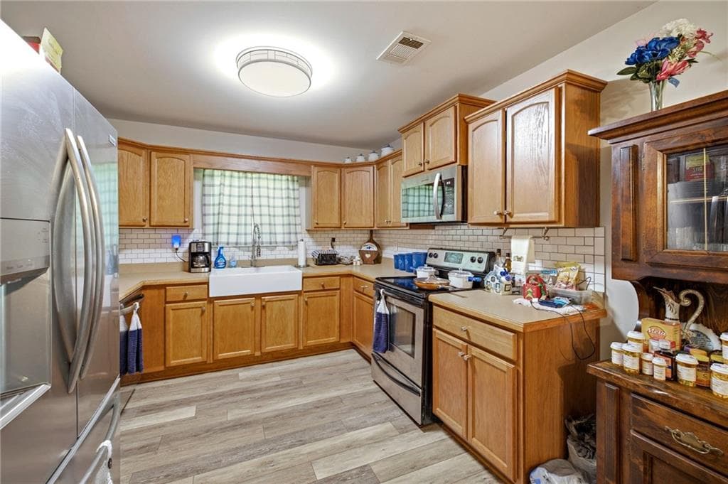 3 bedroom, 2 bathroom, 1,471 sq ft single family residence for sale at 126 Windchime Circle, Demorest, GA 30535 — photo 8