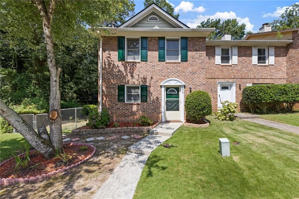 2 bedroom, 3 bathroom, 1,280 sq ft townhouse for sale at 5278 Oakridge Drive, Stone Mountain, GA 30083