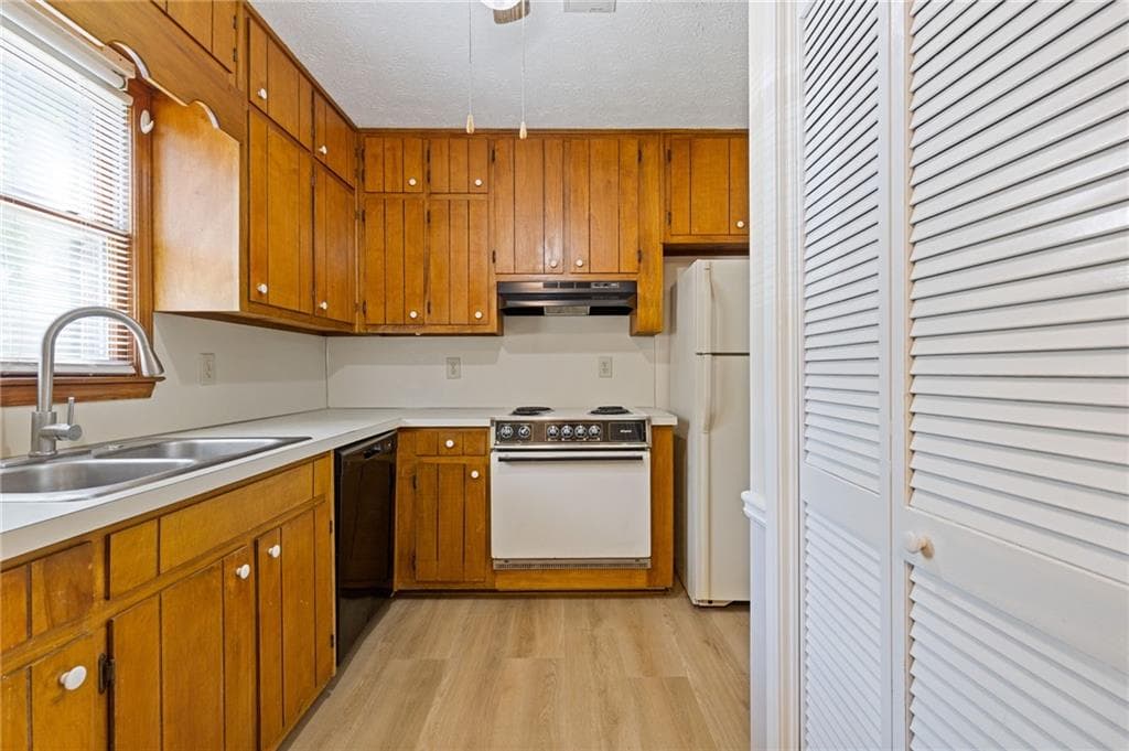 2 bedroom, 3 bathroom, 1,280 sq ft townhouse for sale at 5278 Oakridge Drive, Stone Mountain, GA 30083 — photo 7