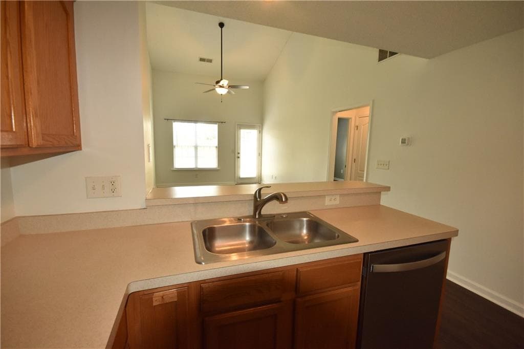 2 bedroom, 2 bathroom, 1,317 sq ft townhouse for sale at 103 Fox Creek Drive, Woodstock, GA 30188 — photo 6