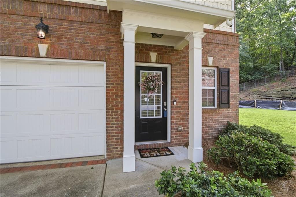 3 bedroom, 3 bathroom, 1,654 sq ft townhouse for sale at 3065 Windcrest Court, Alpharetta, GA 30022 — photo 2