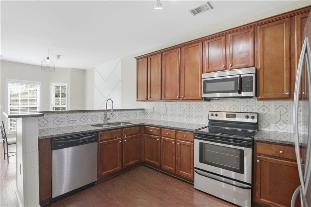 3 bedroom, 3 bathroom, 1,654 sq ft townhouse for sale at 3065 Windcrest Court, Alpharetta, GA 30022 — photo 5