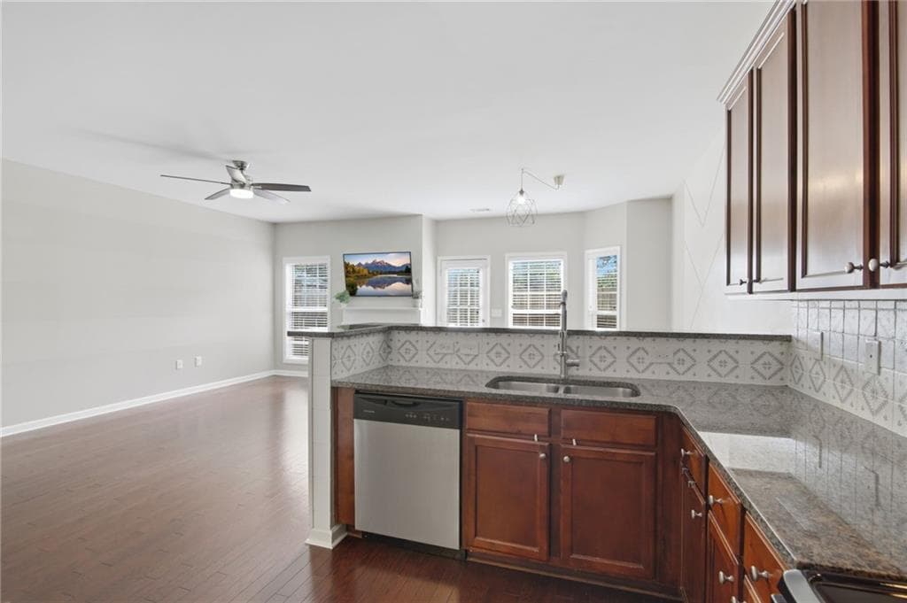 3 bedroom, 3 bathroom, 1,654 sq ft townhouse for sale at 3065 Windcrest Court, Alpharetta, GA 30022 — photo 7