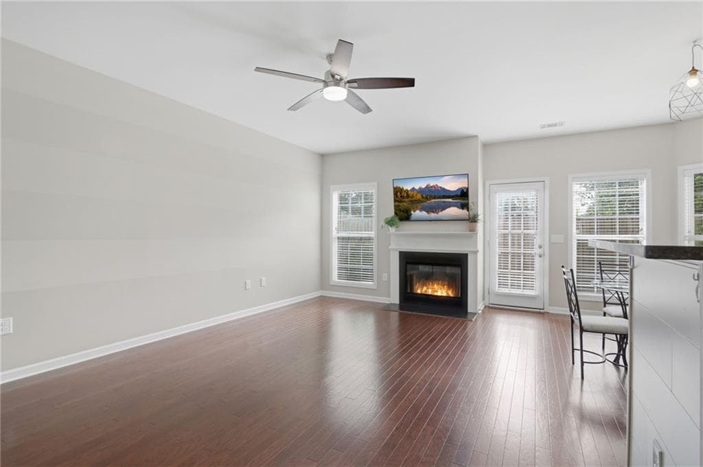 3 bedroom, 3 bathroom, 1,654 sq ft townhouse for sale at 3065 Windcrest Court, Alpharetta, GA 30022 — photo 9