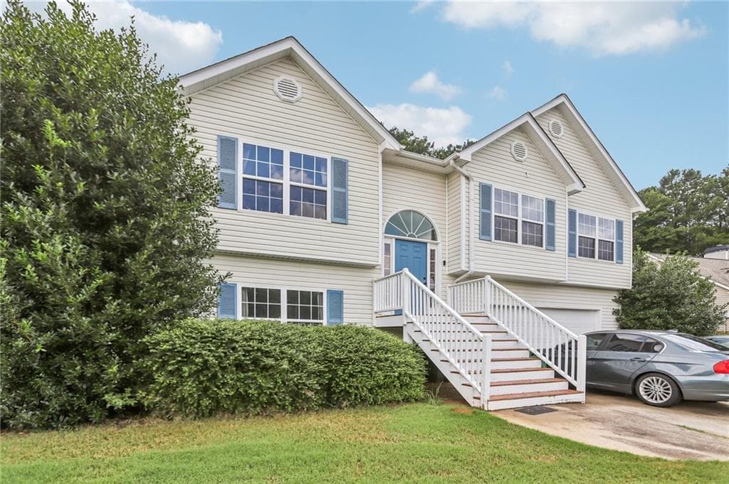 4 bedroom, 3 bathroom, 1,957 sq ft single family residence for sale at 25 Sunset Ridge Drive, Newnan, GA 30263 — photo 2