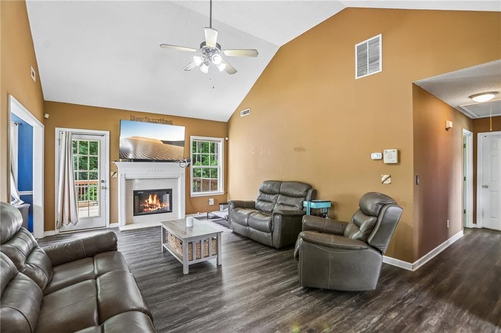 4 bedroom, 3 bathroom, 1,957 sq ft single family residence for sale at 25 Sunset Ridge Drive, Newnan, GA 30263 — photo 3