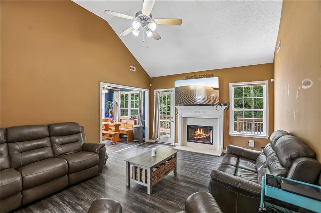 4 bedroom, 3 bathroom, 1,957 sq ft single family residence for sale at 25 Sunset Ridge Drive, Newnan, GA 30263 — photo 4