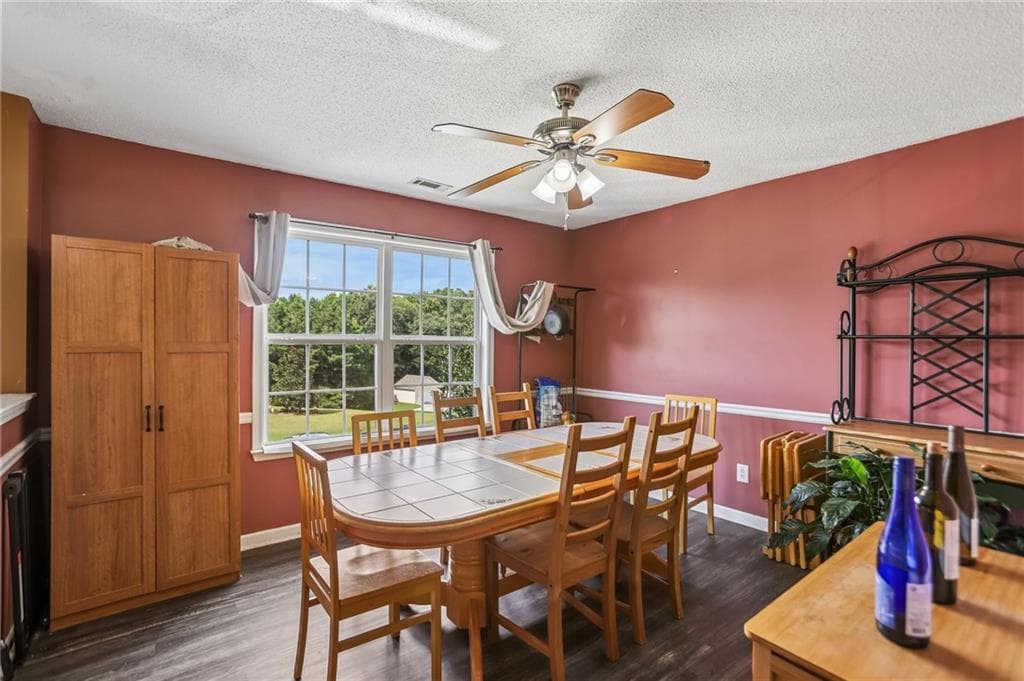 4 bedroom, 3 bathroom, 1,957 sq ft single family residence for sale at 25 Sunset Ridge Drive, Newnan, GA 30263 — photo 5