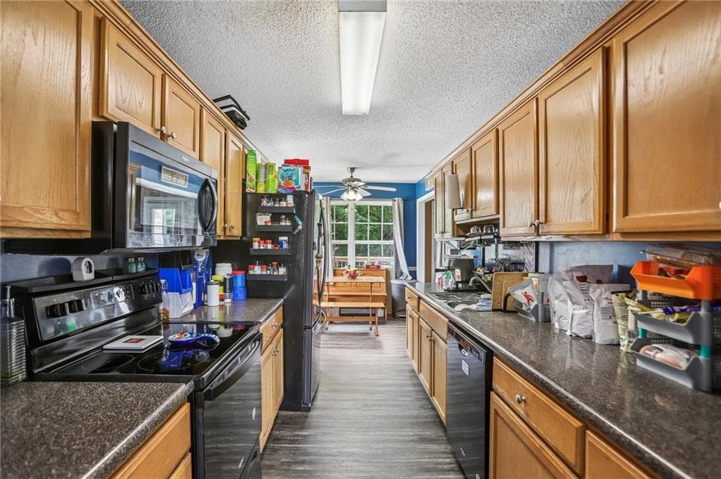 4 bedroom, 3 bathroom, 1,957 sq ft single family residence for sale at 25 Sunset Ridge Drive, Newnan, GA 30263 — photo 8