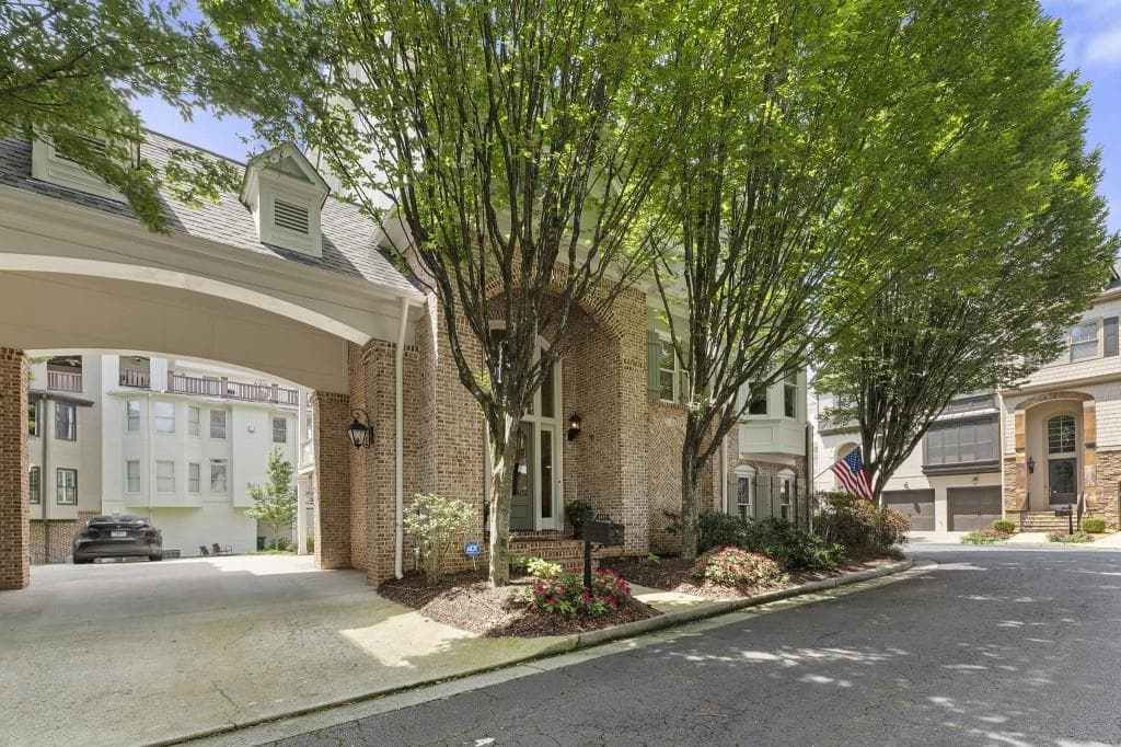 3 bedroom, 4 bathroom, 3,492 sq ft townhouse for sale at 1377 Village Park Drive, Atlanta, GA 30319 — photo 2