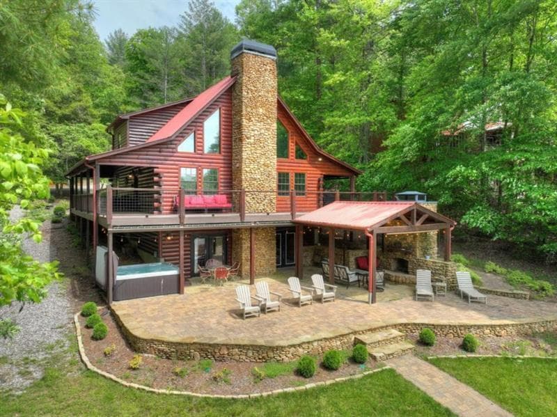 4 bedroom, 3 bathroom, 3,048 sq ft single family residence for sale at 67 Lakeshore Drive, Blairsville, GA 30512 — photo 2