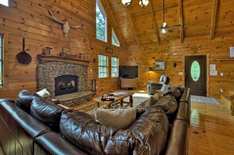 4 bedroom, 3 bathroom, 3,048 sq ft single family residence for sale at 67 Lakeshore Drive, Blairsville, GA 30512 — photo 8
