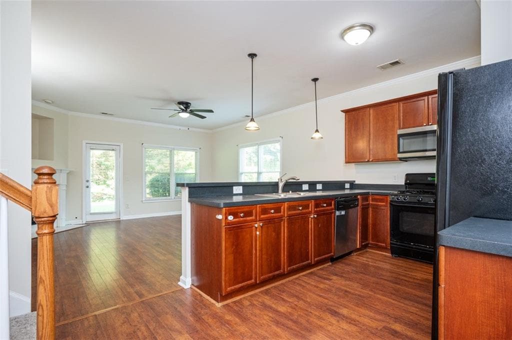 3 bedroom, 3 bathroom, 1,880 sq ft townhouse for sale at 100 Red Barn Lane, Acworth, GA 30102 — photo 3