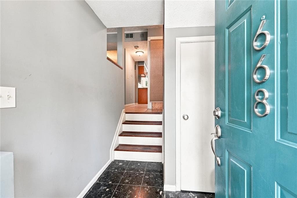 2 bedroom, 3 bathroom, 1,940 sq ft townhouse for sale at 668 Stratford Green, Avondale Estates, GA 30002 — photo 2