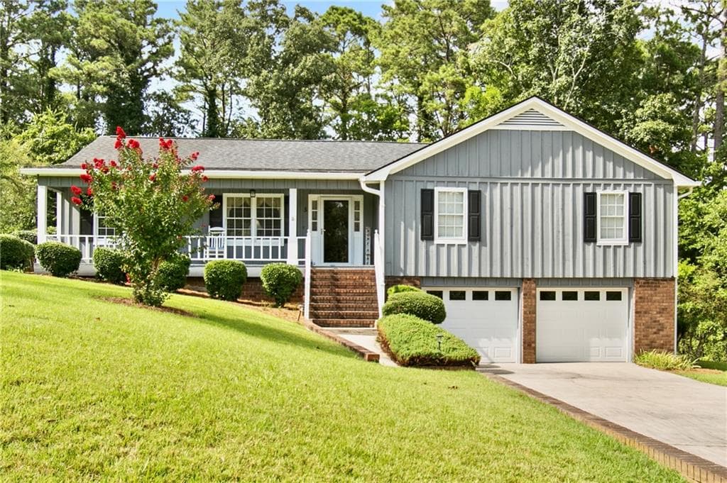 4 bedroom, 2 bathroom, 2,324 sq ft single family residence under contract at 5 Shadowbrook Drive, Rome, GA 30161