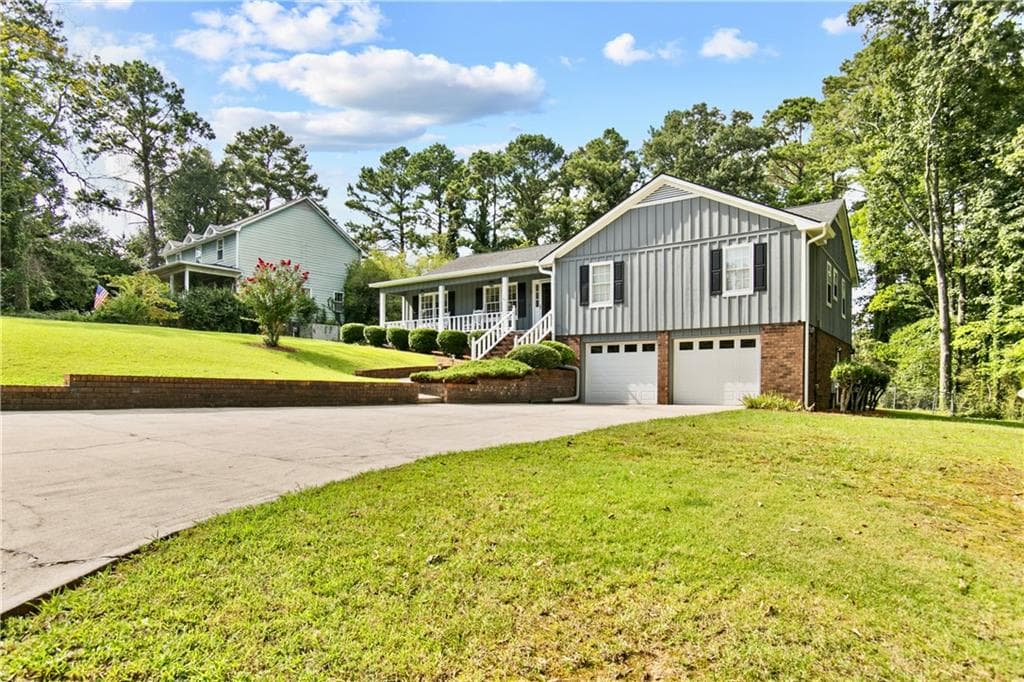 4 bedroom, 2 bathroom, 2,324 sq ft single family residence under contract at 5 Shadowbrook Drive, Rome, GA 30161 — photo 3