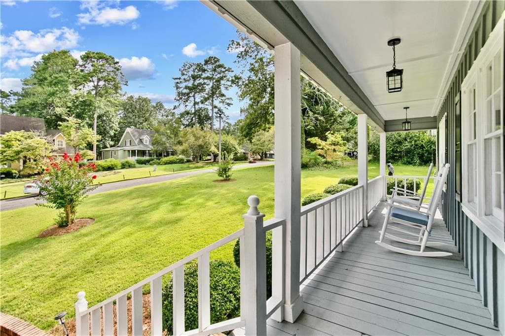 4 bedroom, 2 bathroom, 2,324 sq ft single family residence under contract at 5 Shadowbrook Drive, Rome, GA 30161 — photo 4