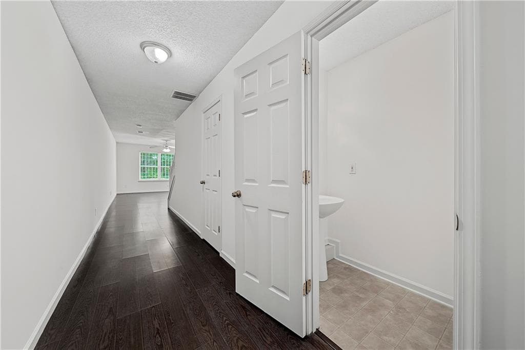 3 bedroom, 3 bathroom, 1,676 sq ft townhouse under contract at 330 Parkway Road, Union City, GA 30291 — photo 2