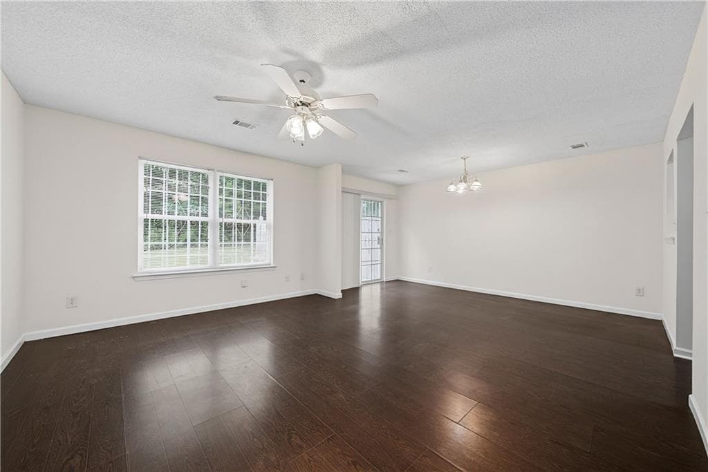 3 bedroom, 3 bathroom, 1,676 sq ft townhouse under contract at 330 Parkway Road, Union City, GA 30291 — photo 4