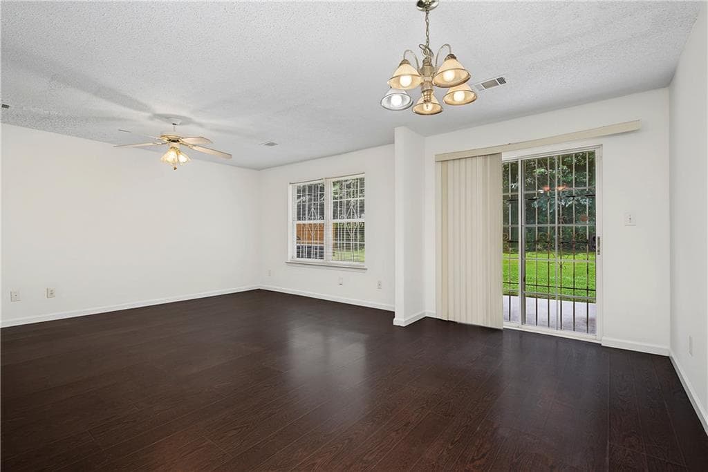 3 bedroom, 3 bathroom, 1,676 sq ft townhouse under contract at 330 Parkway Road, Union City, GA 30291 — photo 5