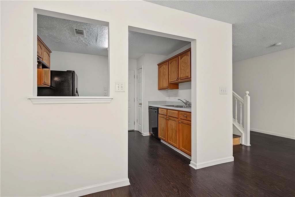 3 bedroom, 3 bathroom, 1,676 sq ft townhouse under contract at 330 Parkway Road, Union City, GA 30291 — photo 7