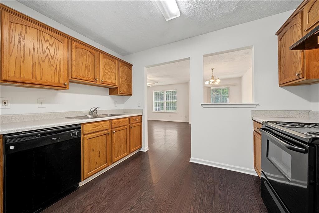 3 bedroom, 3 bathroom, 1,676 sq ft townhouse under contract at 330 Parkway Road, Union City, GA 30291 — photo 9