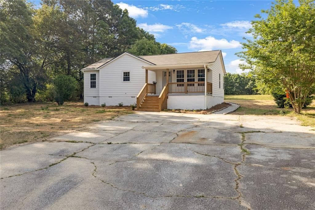 3 bedroom, 2 bathroom, 1,200 sq ft single family residence under contract at 3460 NE Zingara Road, Conyers, GA 30012 — photo 3