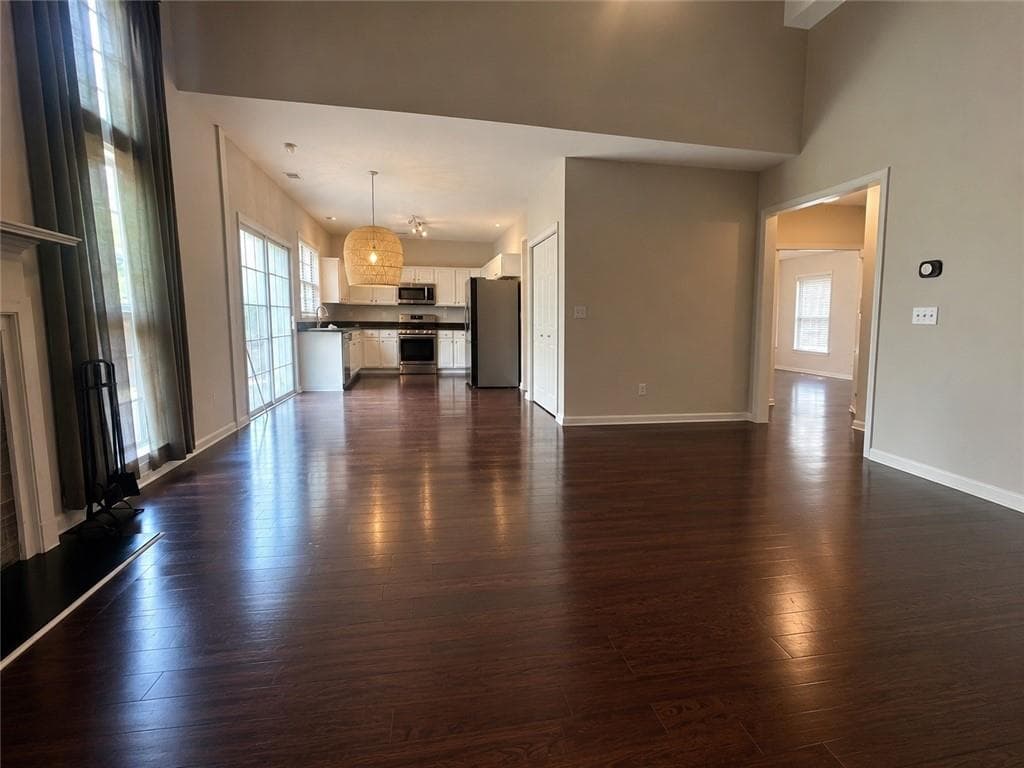 3 bedroom, 3 bathroom, 2,070 sq ft single family residence for rent at 2584 Alvecot Circle, Atlanta, GA 30339 for $2,990 a month — photo 3