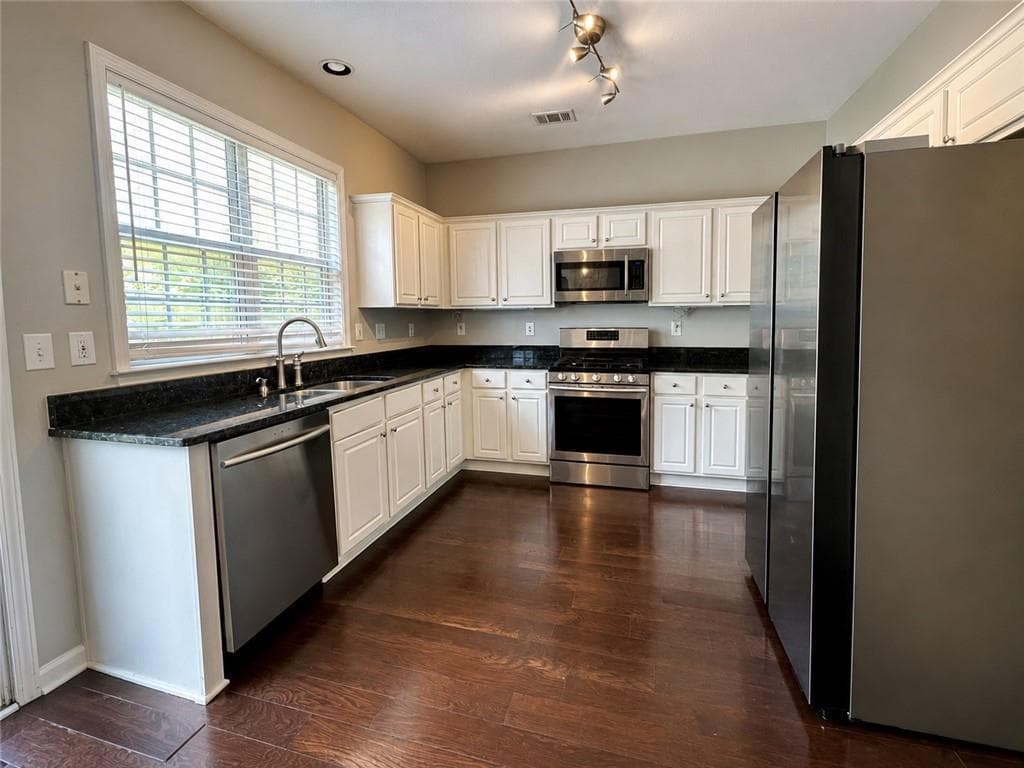 3 bedroom, 3 bathroom, 2,070 sq ft single family residence for rent at 2584 Alvecot Circle, Atlanta, GA 30339 for $2,990 a month — photo 6