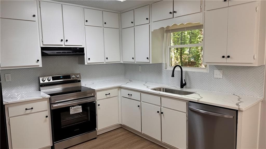 3 bedroom, 2 bathroom, 1,630 sq ft single family residence under contract at 3420 Cedar Rock Lane, Lithonia, GA 30038 — photo 7