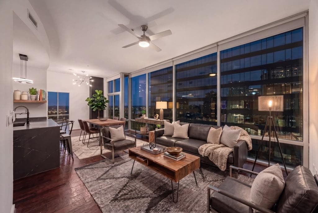 1 bedroom, 1 bathroom, 851 sq ft condominium for sale at 923 Peachtree Street 2035, Atlanta, GA 30309 — photo 1 of 71