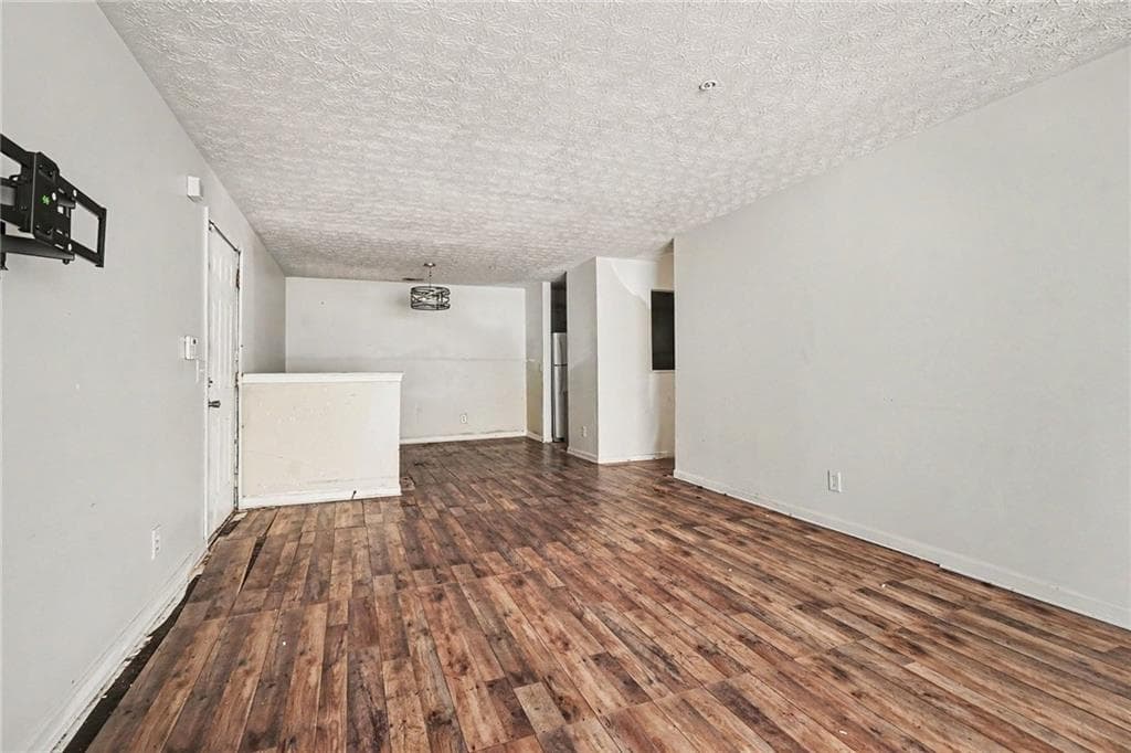 3 bedroom, 2 bathroom, 1,292 sq ft condominium for sale at 2202 Fairington Village Drive, Lithonia, GA 30038 — photo 3