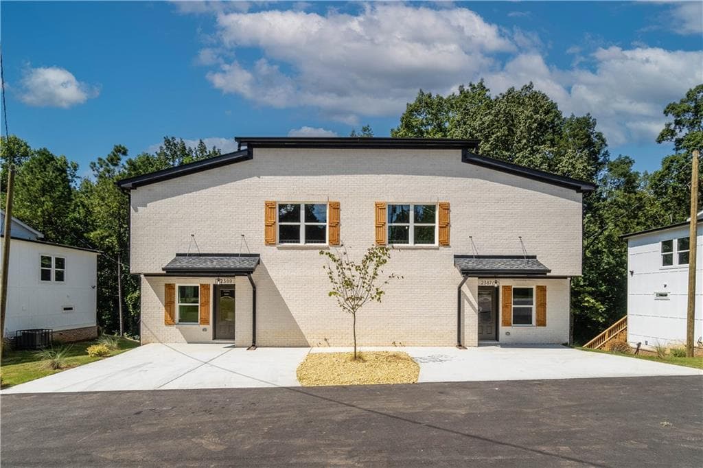 2 bedroom, 1 bathroom, 800 sq ft quadruplex for rent at 2389 A Highpoint Road, Snellville, GA 30078 for $1,599 a month — photo 1 of 28