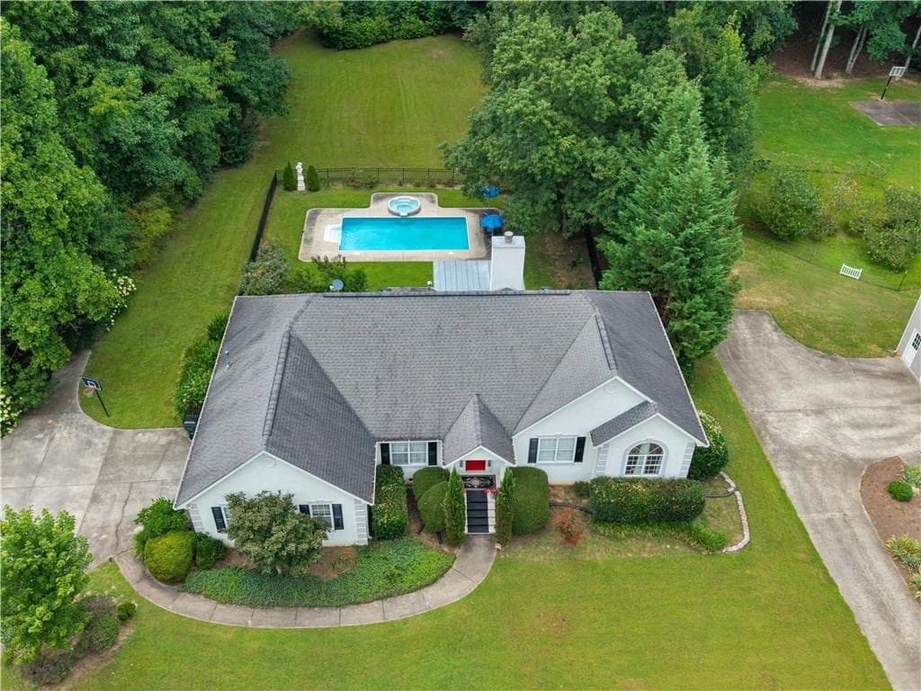 3 bedroom, 2 bathroom, 2,051 sq ft single family residence for sale at 195 Galway Bend, Tyrone, GA 30290 — photo 2