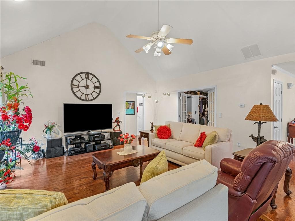 3 bedroom, 2 bathroom, 2,051 sq ft single family residence for sale at 195 Galway Bend, Tyrone, GA 30290 — photo 5