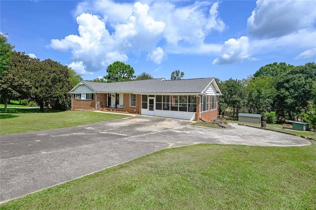 5 bedroom, 3 bathroom, 3,028 sq ft single family residence under contract at 2484 SW Northview Drive, Austell, GA 30106 — photo 3