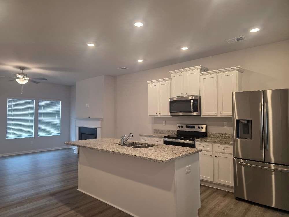 3 bedroom, 3 bathroom, 1,500 sq ft townhouse for sale at 4353 Smithgall Court, Union City, GA 30291 — photo 2