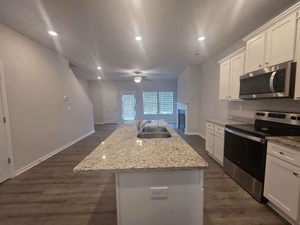 3 bedroom, 3 bathroom, 1,500 sq ft townhouse for sale at 4353 Smithgall Court, Union City, GA 30291 — photo 3
