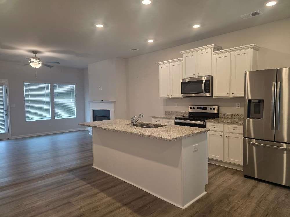 3 bedroom, 3 bathroom, 1,500 sq ft townhouse for sale at 4353 Smithgall Court, Union City, GA 30291 — photo 5