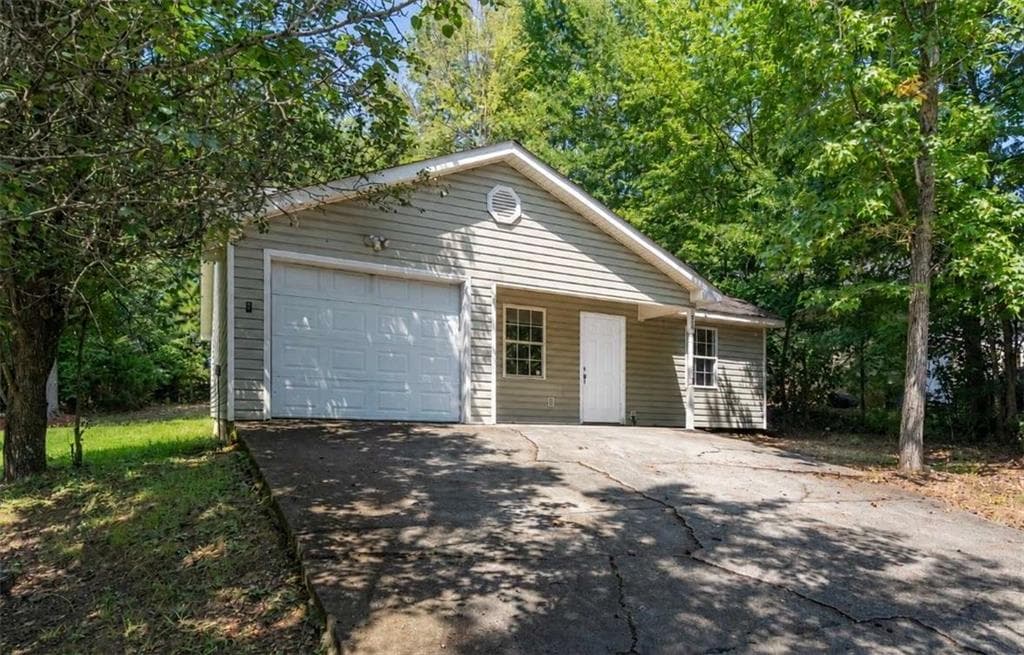 3 bedroom, 2 bathroom, 1,128 sq ft single family residence for sale at 128 Norcross Way, Rome, GA 30165