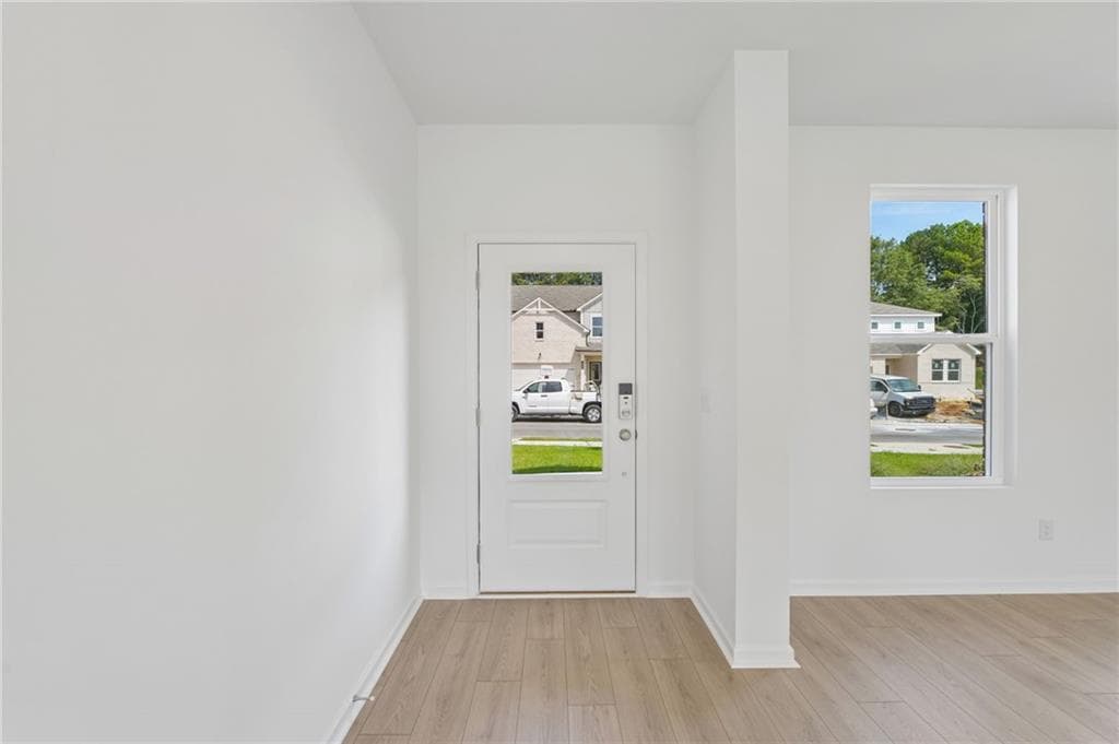 3 bedroom, 3 bathroom, 2,268 sq ft single family residence under contract at 1694 Fawlocke Run, Loganville, GA 30052 — photo 8