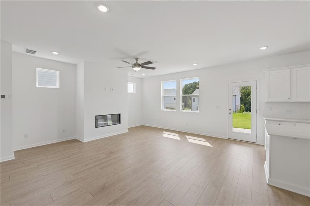 3 bedroom, 3 bathroom, 2,268 sq ft single family residence under contract at 1694 Fawlocke Run, Loganville, GA 30052 — photo 3