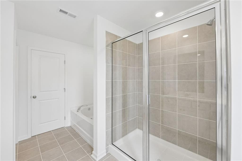 3 bedroom, 3 bathroom, 2,268 sq ft single family residence under contract at 1694 Fawlocke Run, Loganville, GA 30052 — photo 4