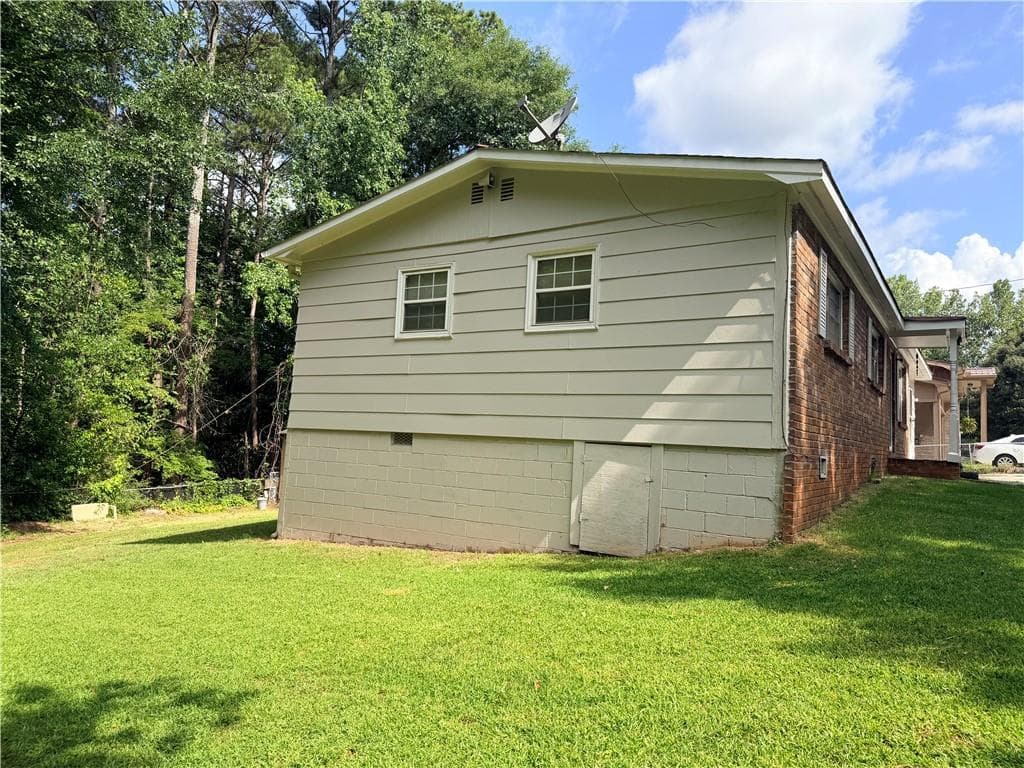 3 bedroom, 1 bathroom, 1,344 sq ft single family residence for sale at 7132 Green Acres Court, Covington, GA 30014 — photo 3
