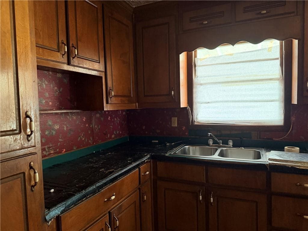 3 bedroom, 1 bathroom, 1,344 sq ft single family residence for sale at 7132 Green Acres Court, Covington, GA 30014 — photo 6