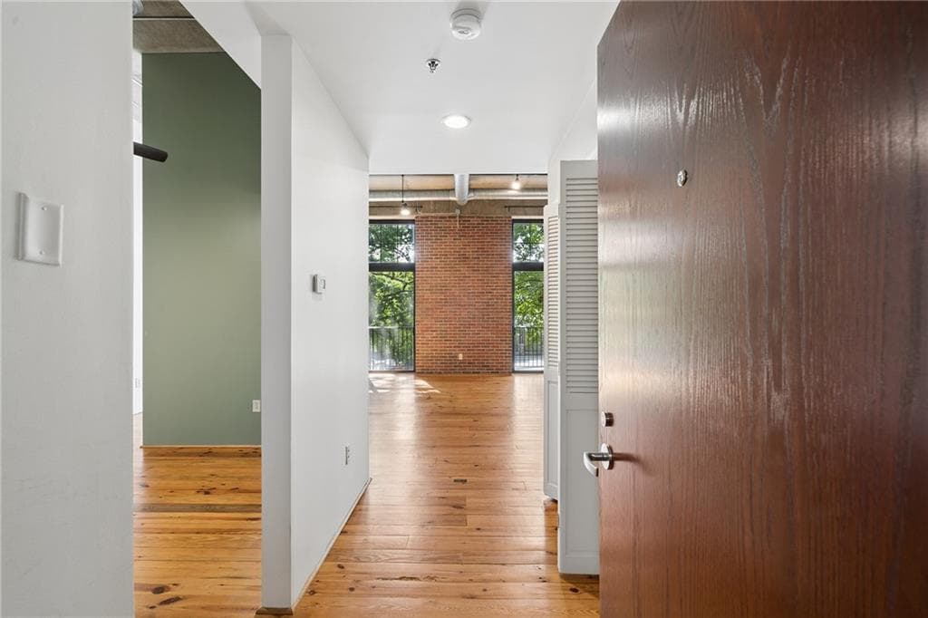 1 bedroom, 1 bathroom, 882 sq ft condominium for sale at 6105 Blue Stone Road 101, Sandy Springs, GA 30328